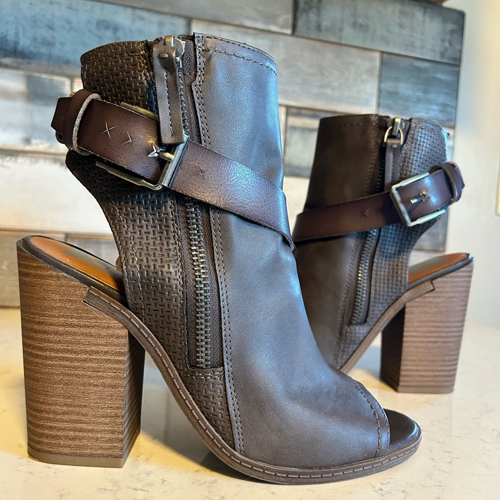 DV by Dolce Vita Teisha Buckle Stacked Block Heel Ankle Bootie Sandals - Picture 2 of 14